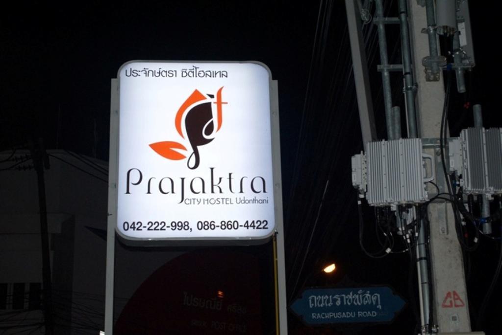 Prajaktra City Hostel Udon Thani Bagian luar foto