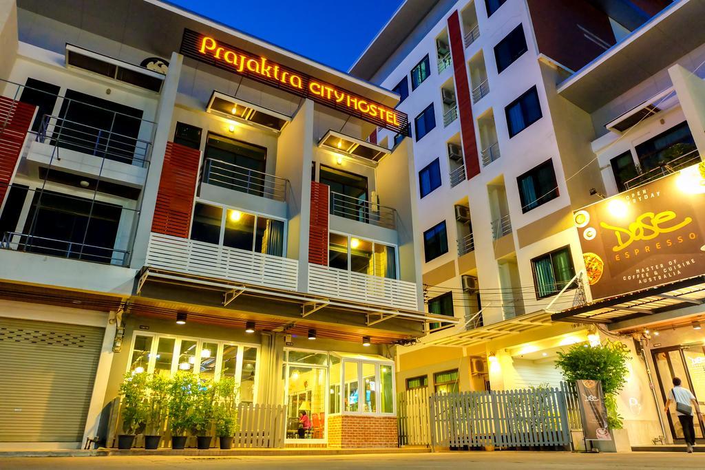 Prajaktra City Hostel Udon Thani Bagian luar foto