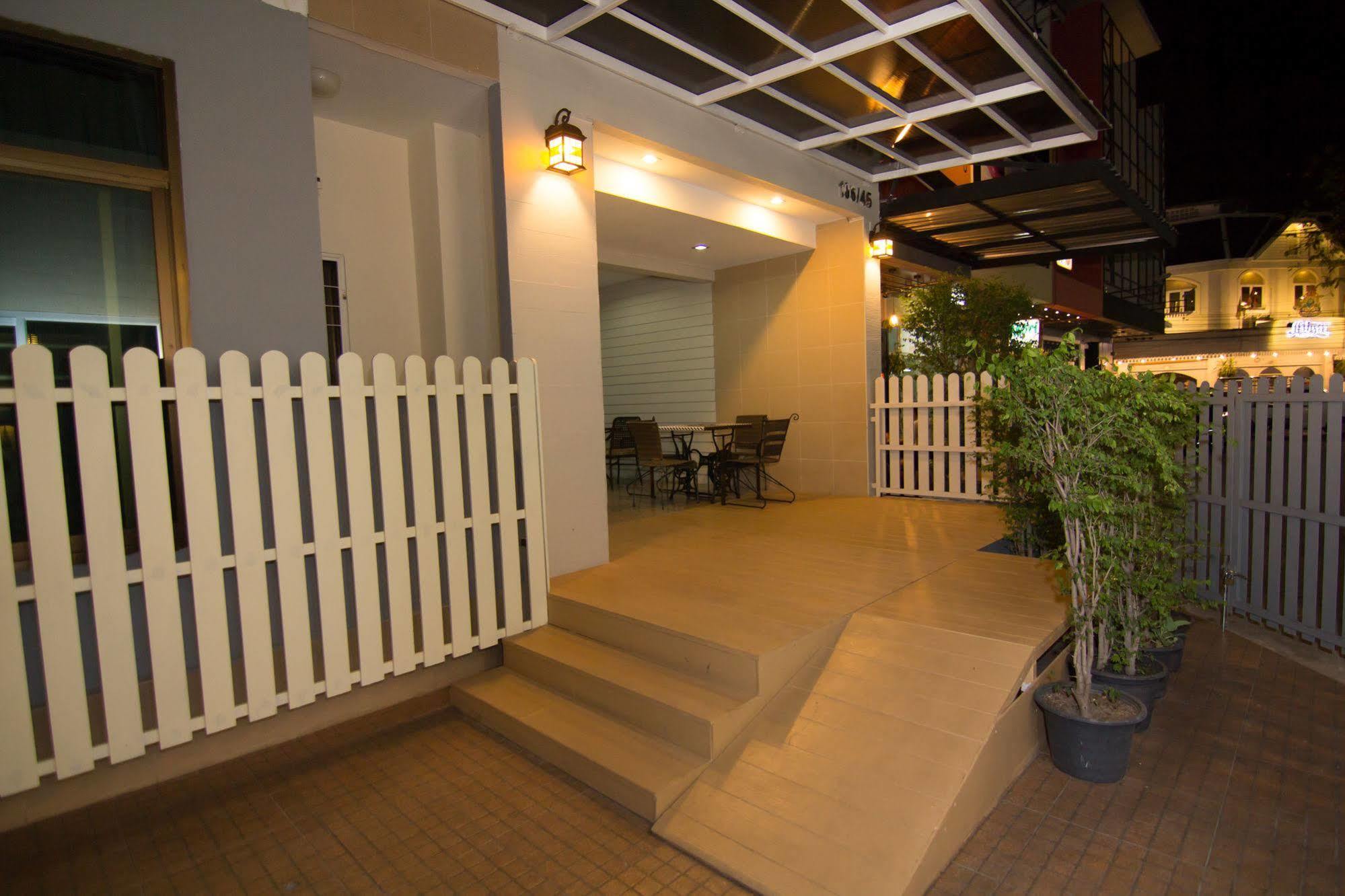 Prajaktra City Hostel Udon Thani Bagian luar foto