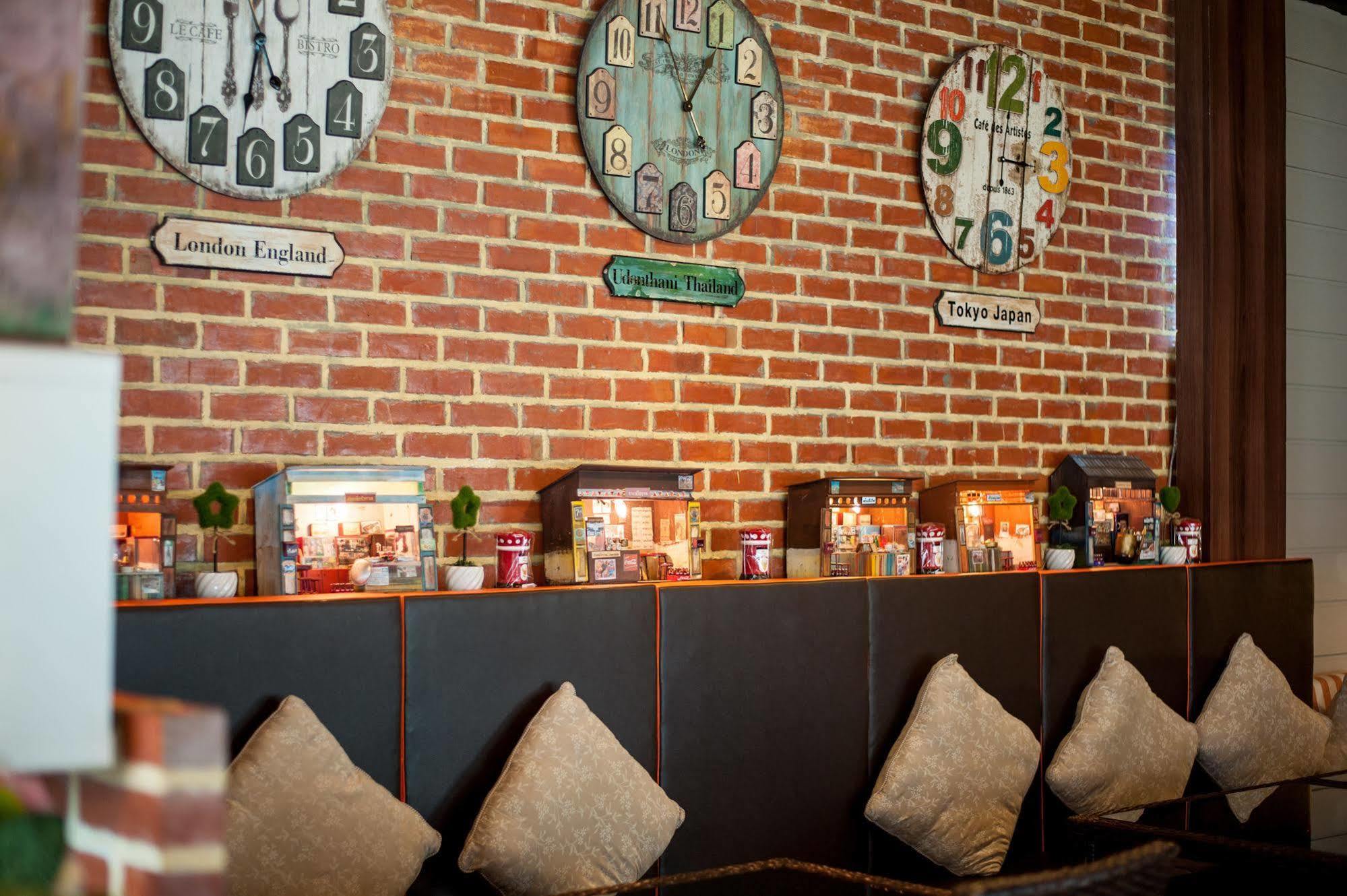 Prajaktra City Hostel Udon Thani Bagian luar foto