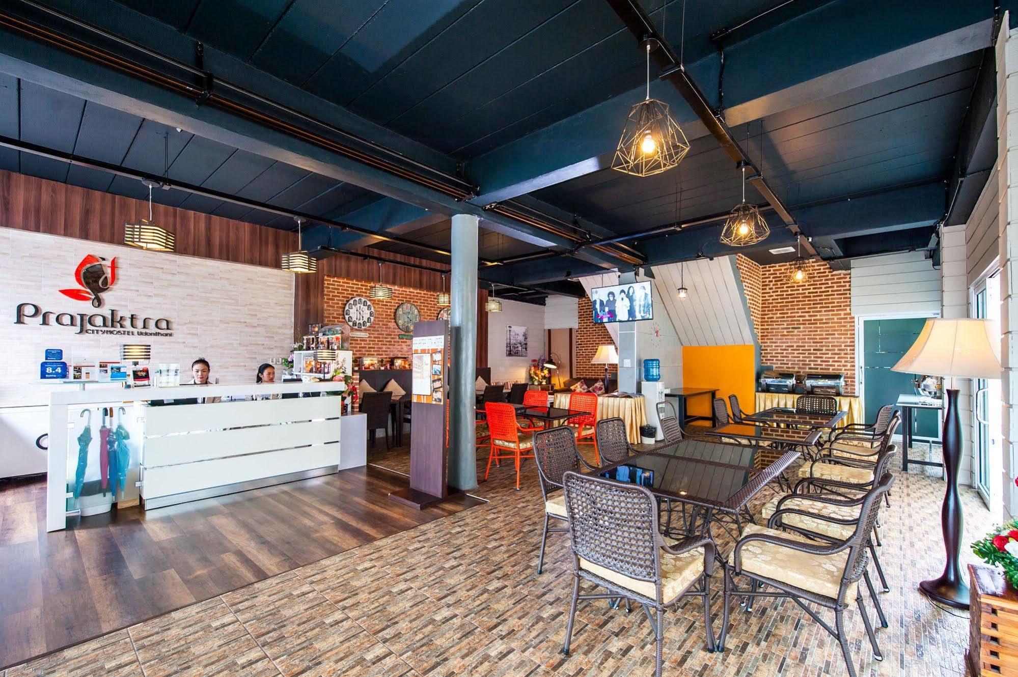 Prajaktra City Hostel Udon Thani Bagian luar foto