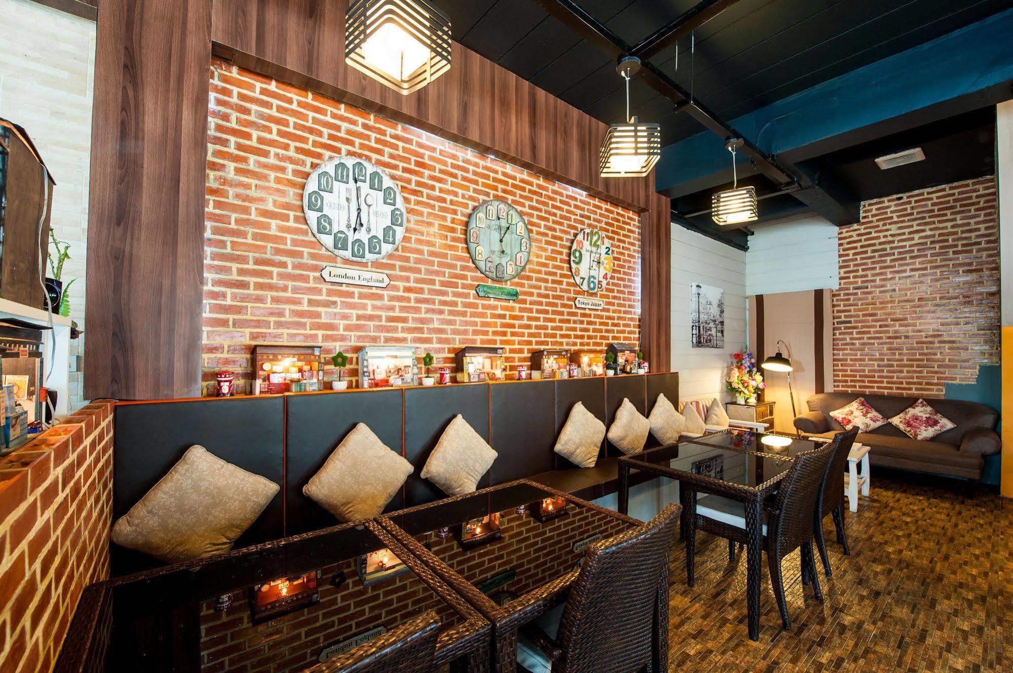 Prajaktra City Hostel Udon Thani Bagian luar foto