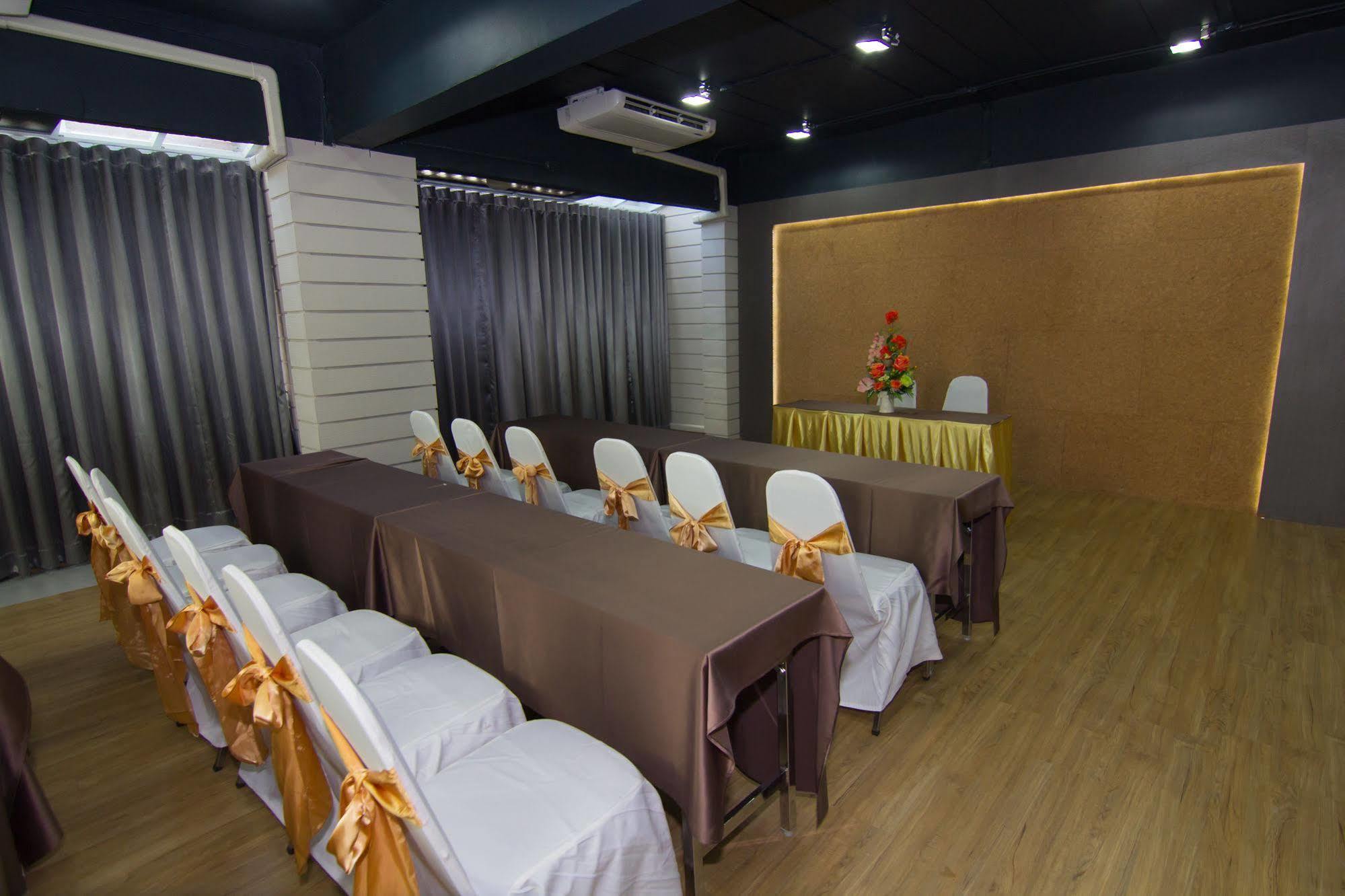 Prajaktra City Hostel Udon Thani Bagian luar foto