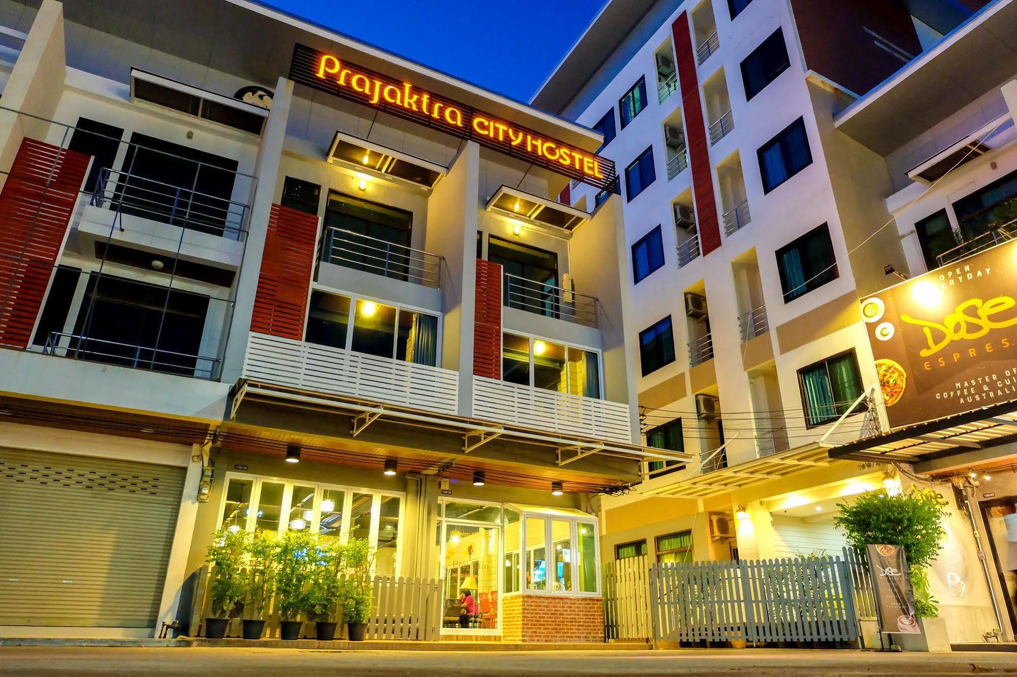 Prajaktra City Hostel Udon Thani Bagian luar foto